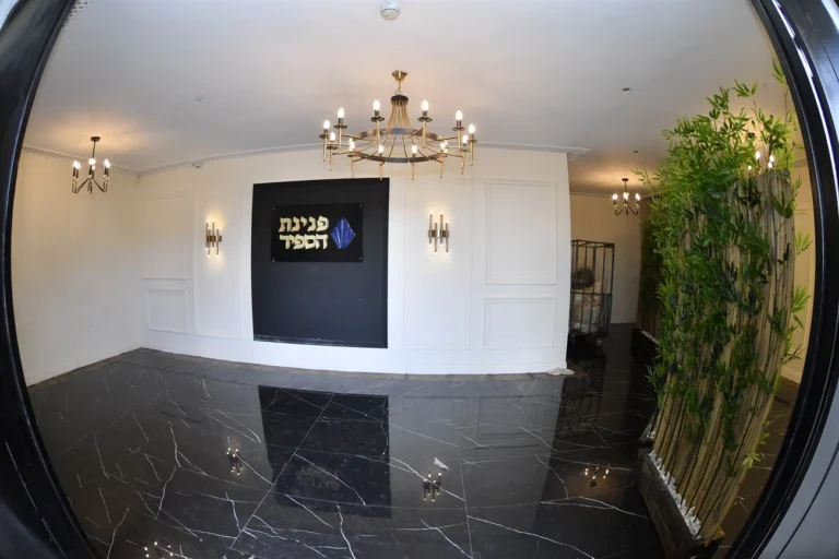 פנינת הספיר