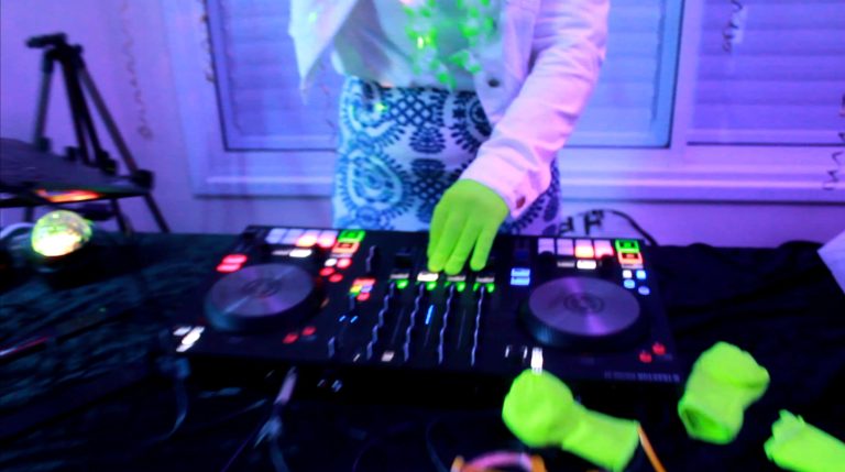 אסתי שפריי - דיג׳יי לנשים צילום מסך 2026-01-05 141911