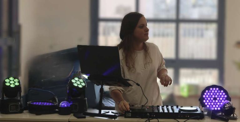 אסתי שפריי - דיג׳יי לנשים צילום מסך 2026-01-07 150949