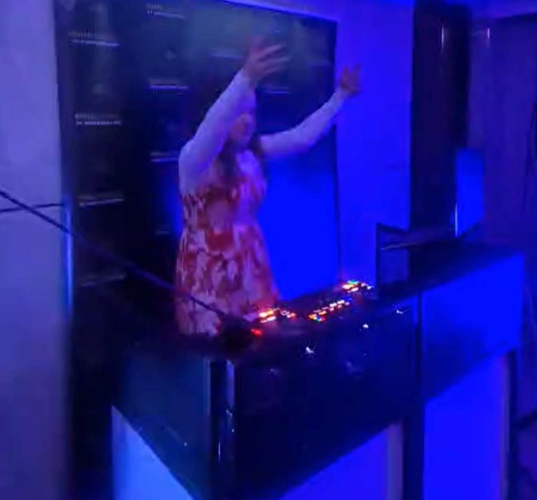 אסתי שפריי - דיג׳יי לנשים צילום מסך 2026-01-07 152349