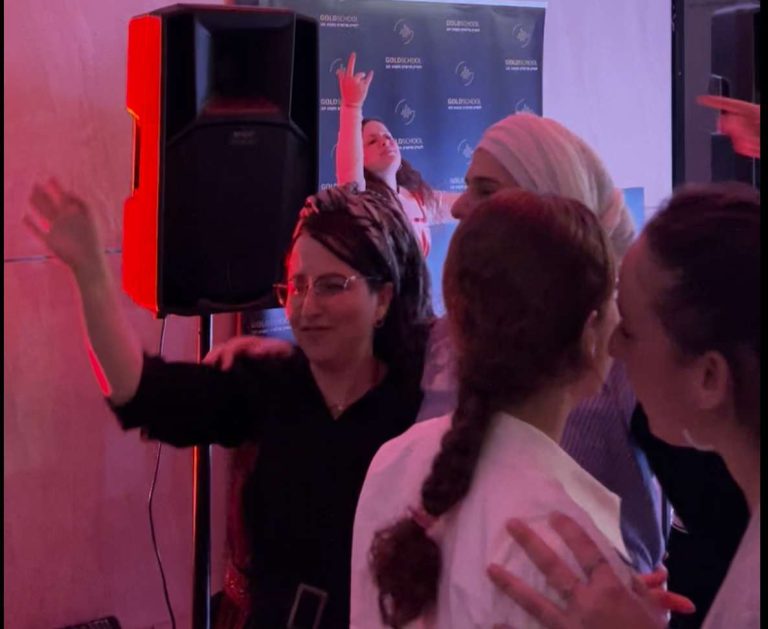 אסתי שפריי - דיג׳יי לנשים צילום מסך 2026-01-07 152746